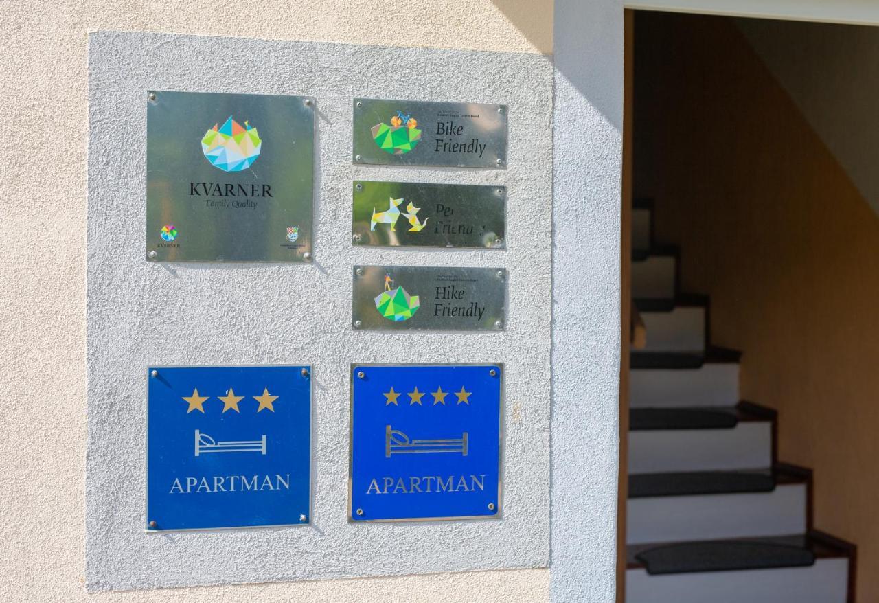 פוז'ינה Apartmani Sabina מראה חיצוני תמונה
