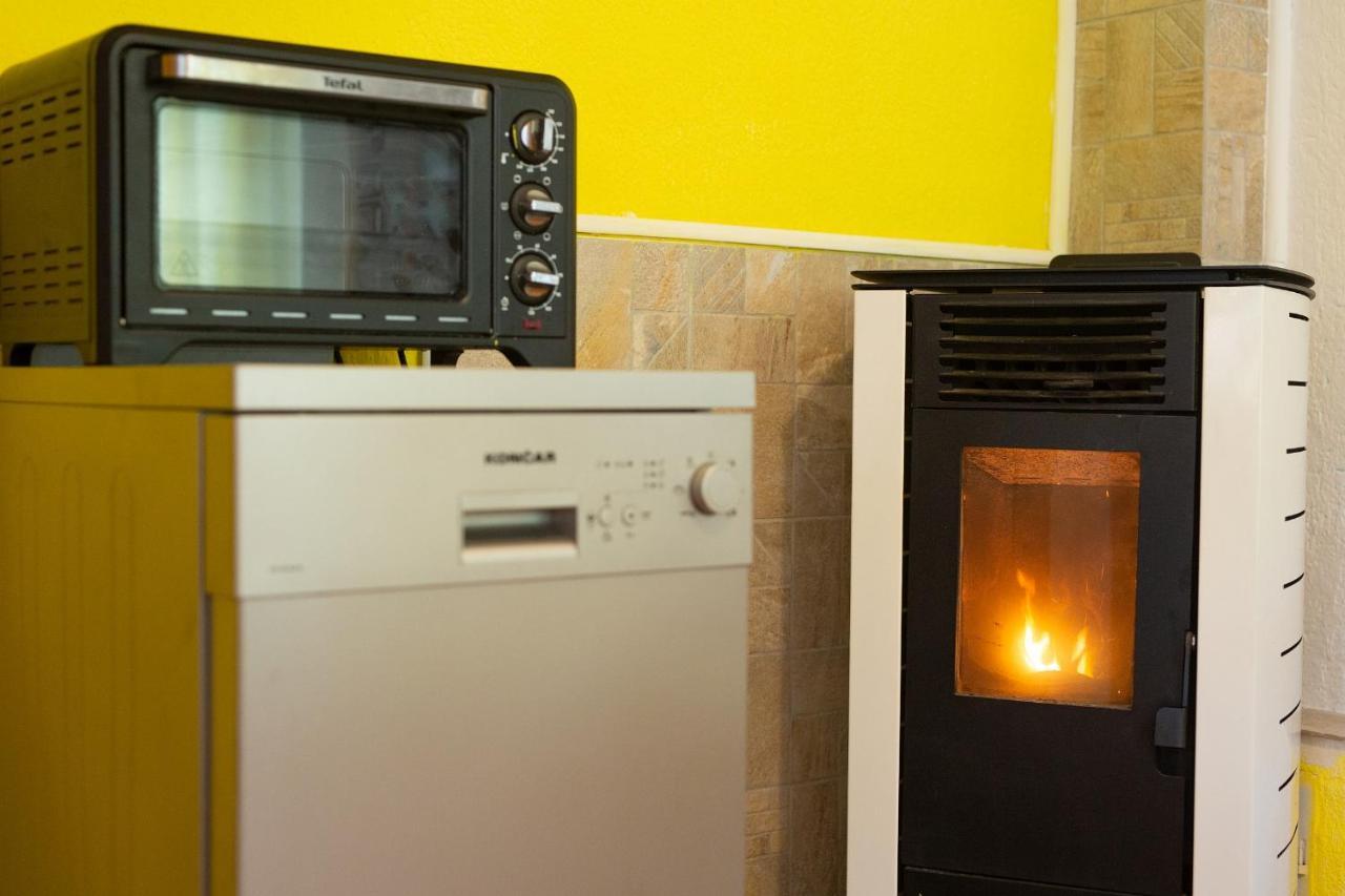 פוז'ינה Apartmani Sabina מראה חיצוני תמונה