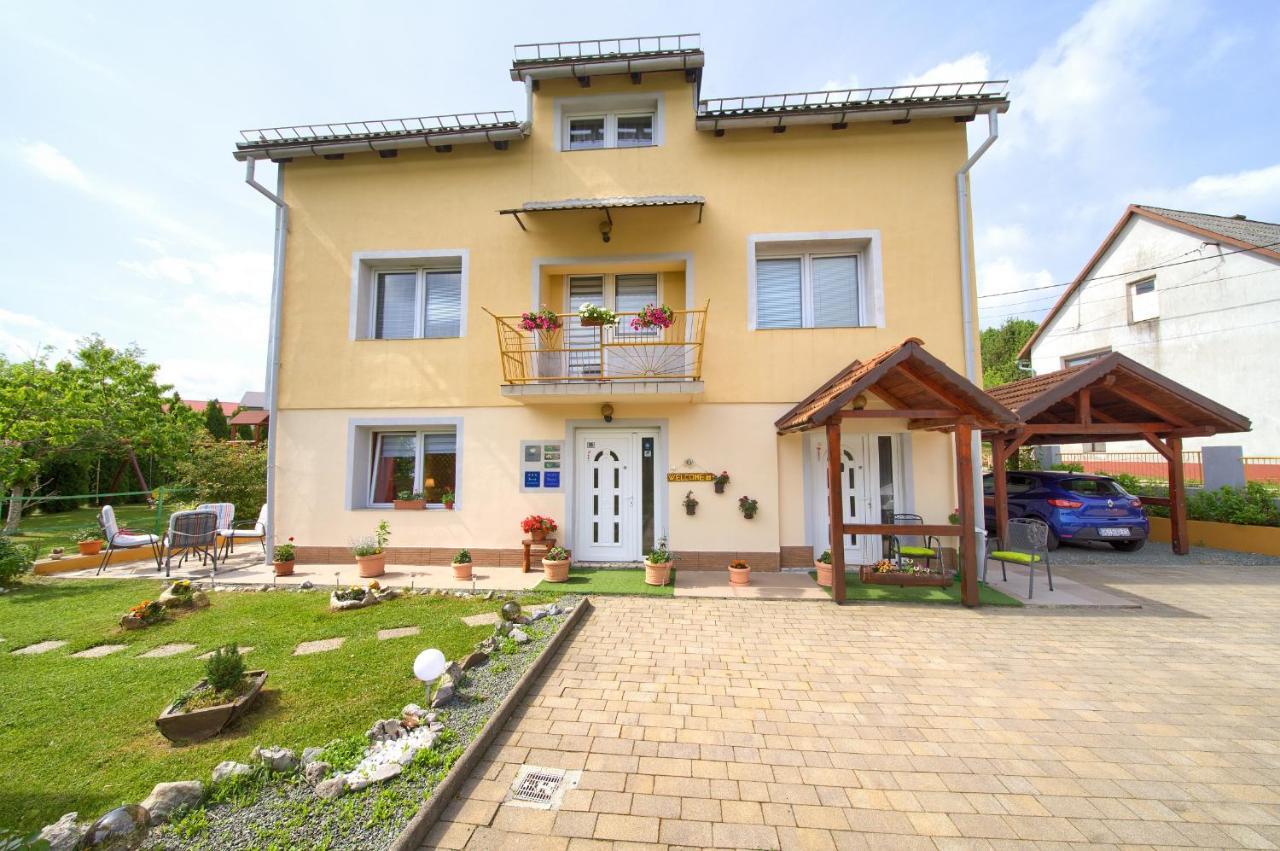 פוז'ינה Apartmani Sabina מראה חיצוני תמונה